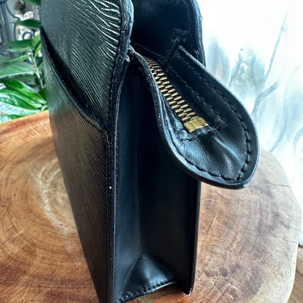 Authentic Louis Vuitton Epi Clutch Black SR0927 - Picture 7 of 13